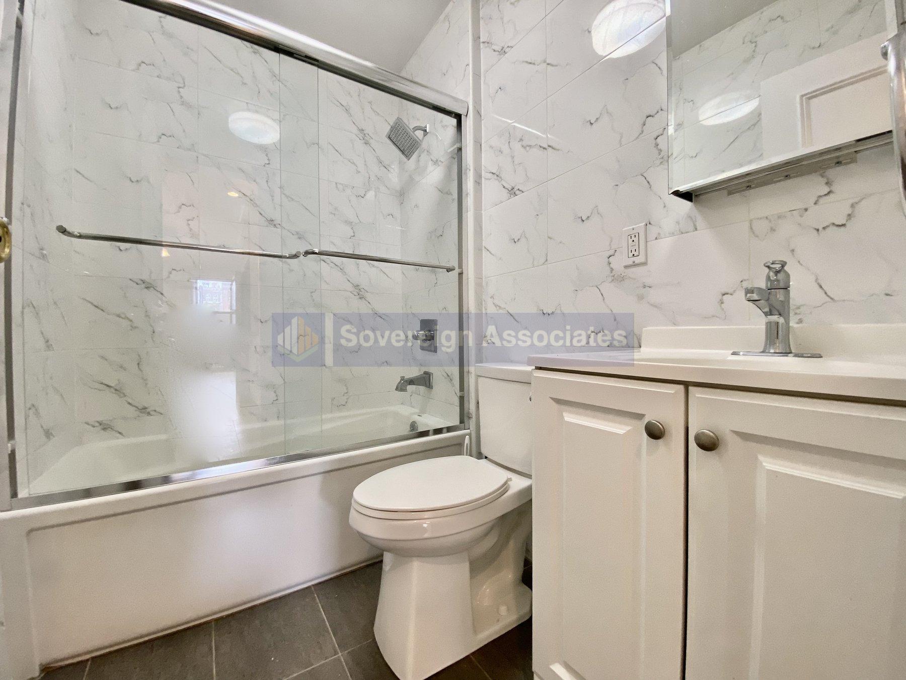 Building Photo - 320 W 106th St