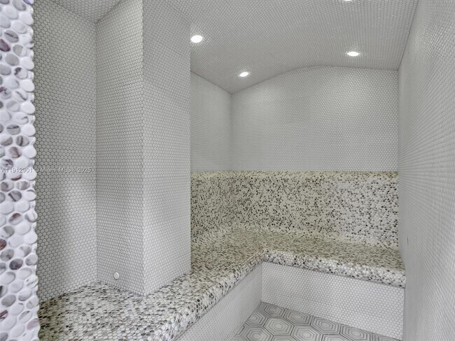 Building Photo - 2030 S Ocean Dr