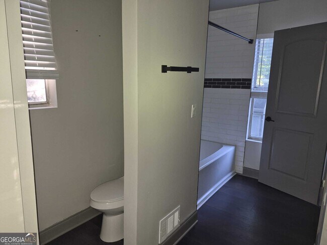 Building Photo - 1020 Hampton Hill Ct