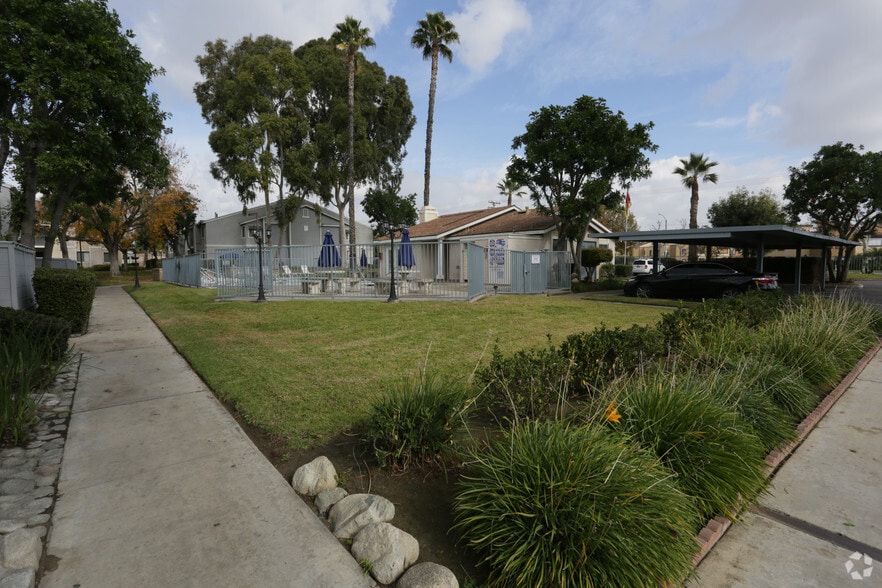 Harris Place Apartments 451 E Riverside Dr Ontario CA 91761