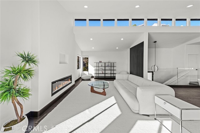 Building Photo - 685 Nyes Pl