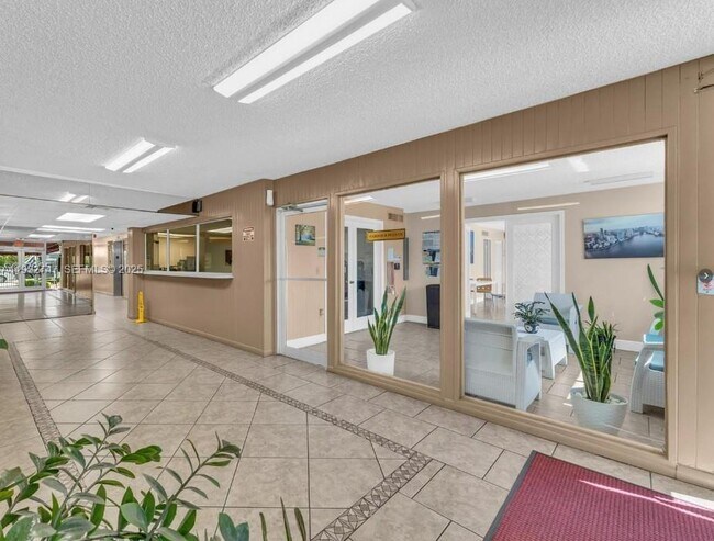 Building Photo - 1251 NE 108th St