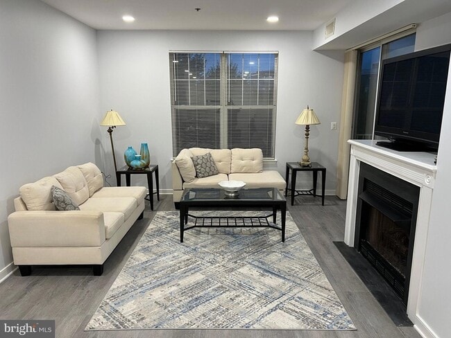 Building Photo - 1625 International Dr