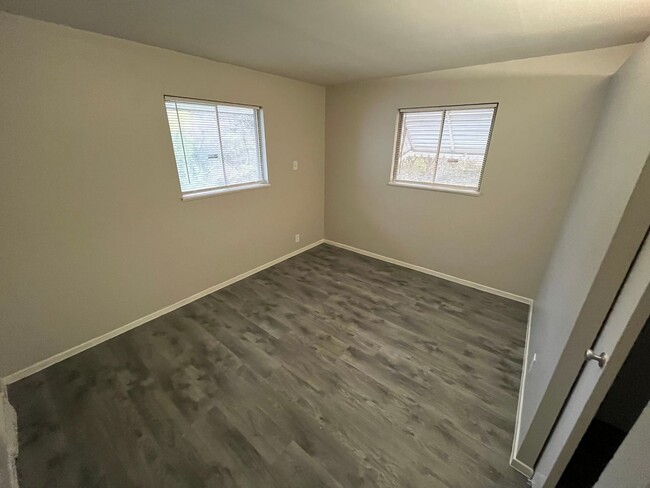 Building Photo - Newly Renovated Three Bedroom Coming Avail...