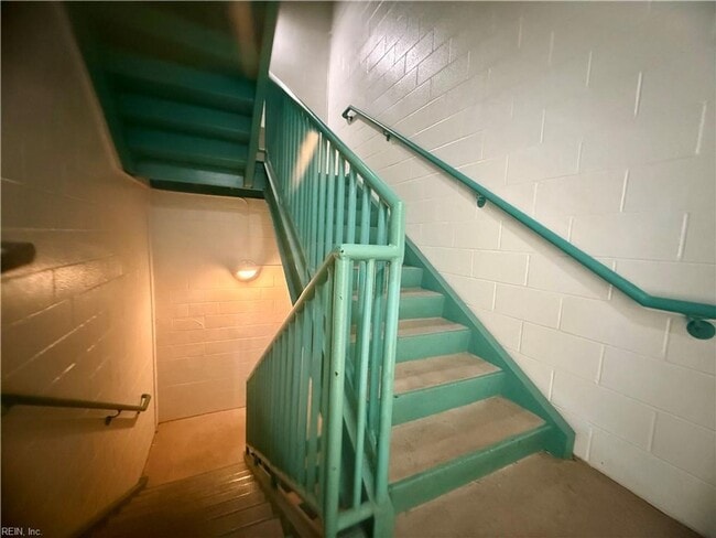 Building Photo - Coastal Comfort: Spacious 2-Bedroom Condo Retreat in Virginia Beach