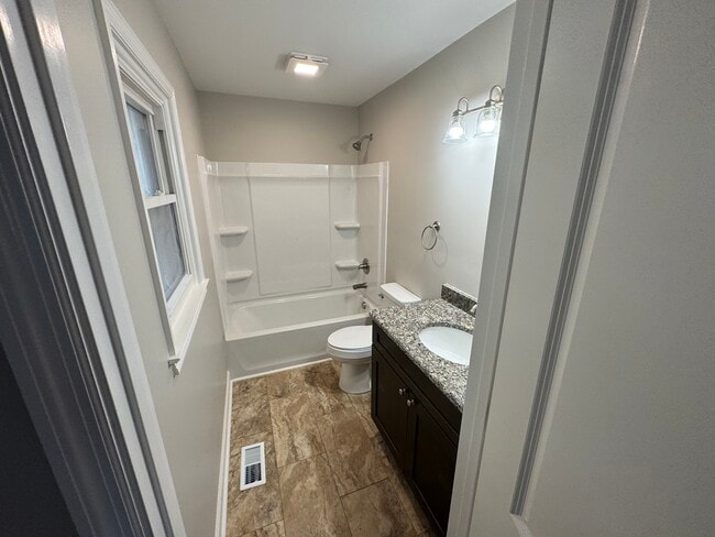 Building Photo - 519 Meadowlawn Dr