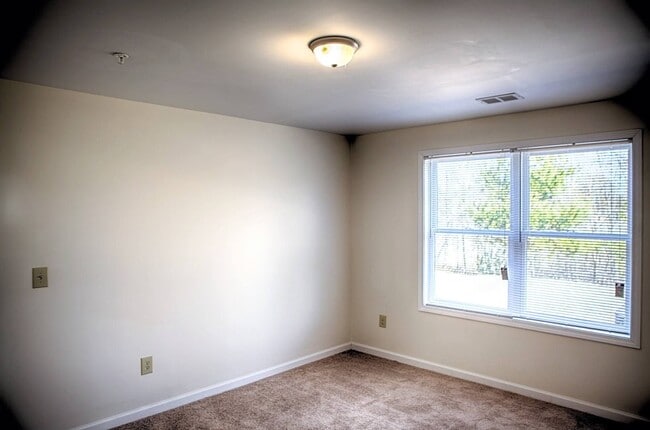 Building Photo - 60 Charleston Ct