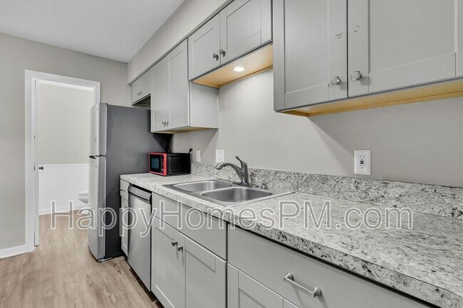 Building Photo - 5737 Dewsbury Ln