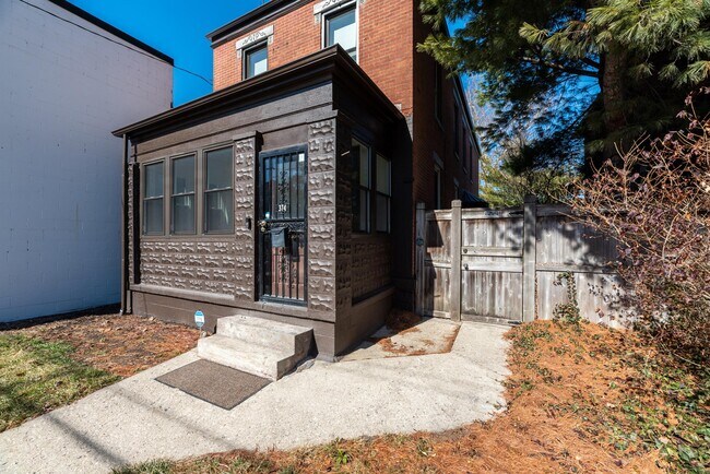 Building Photo - 374 E Whittier St
