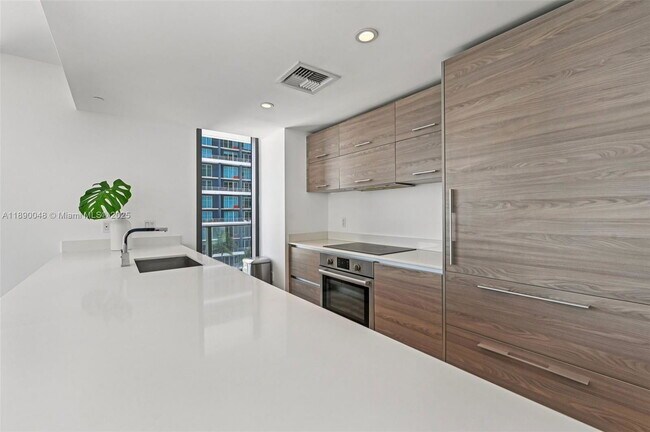 Building Photo - 1300 S Miami Ave