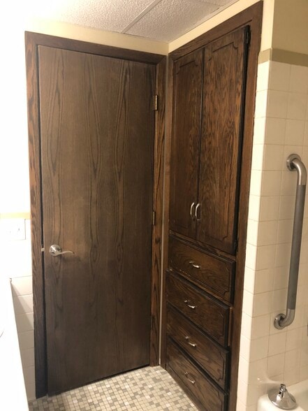 Building Photo - 304 4th St S