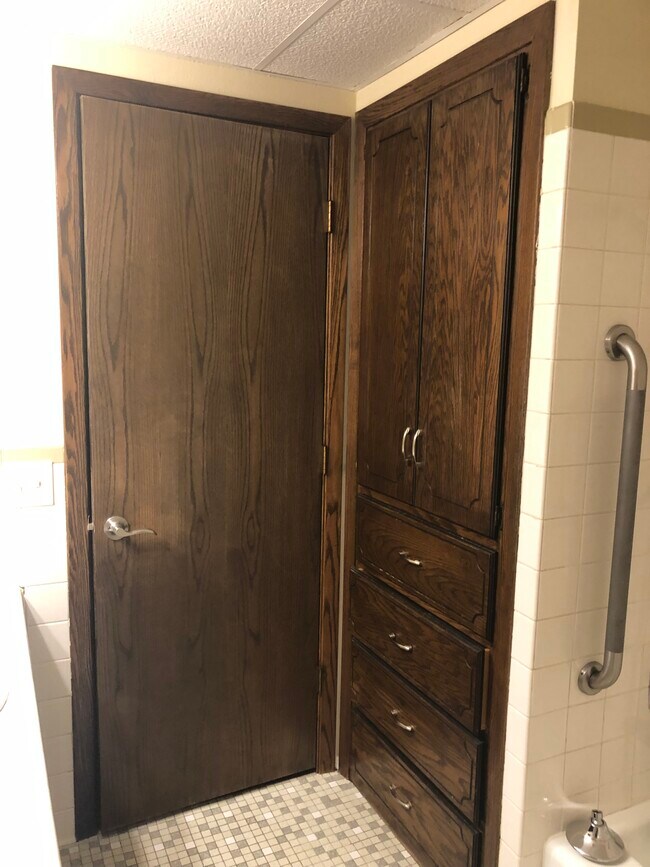 Building Photo - 304 4th St S