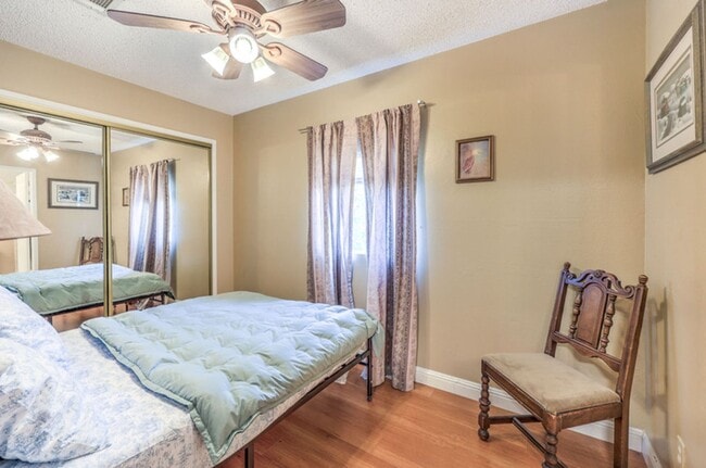 Building Photo - 1 Bedroom Casita with Pool Access!