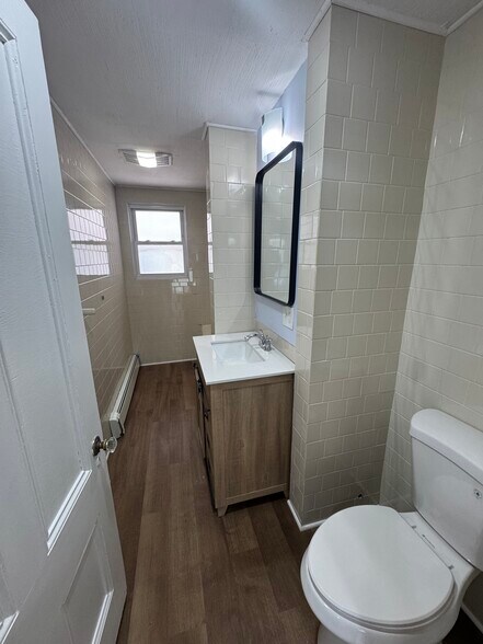 Bathroom - 138 Jewett St