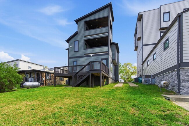 Building Photo - 1202 Katie St