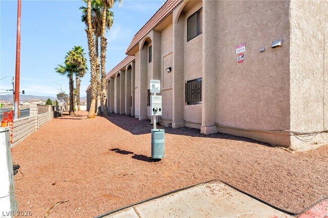 Building Photo - 4300 N Lamont St