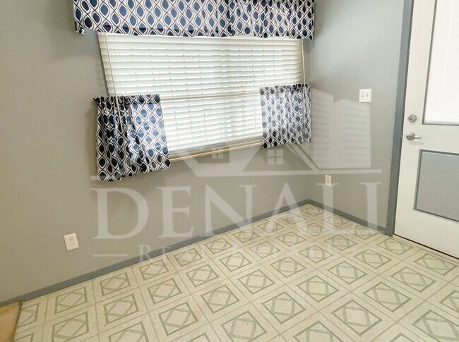 Building Photo - 1515 W Huntington Dr
