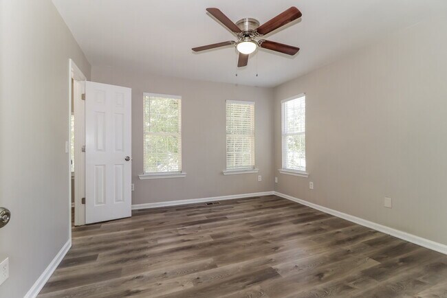 Building Photo - 1980 Morning Walk NW