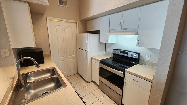 Building Photo - 4122 Central Sarasota Pkwy