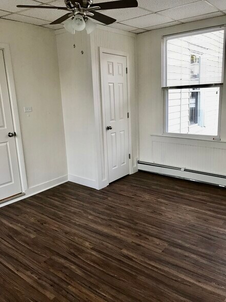 Bedroom 1 - 77 High St