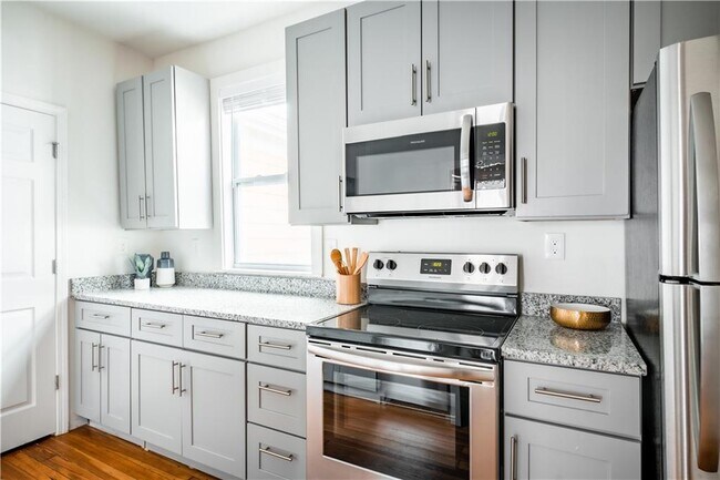 Building Photo - 1359 Finley St NE