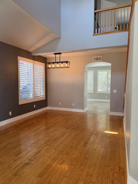 Building Photo - 1047 Cottage Way