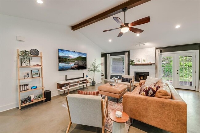 Building Photo - 9012 Texas Oaks Dr