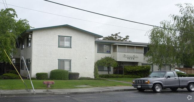 Building Photo - Brittany Apartments