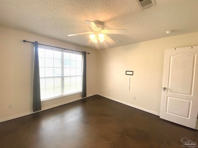 Building Photo - 6425 Sarasota St