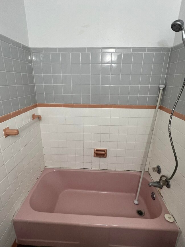 Building Photo - 824 Concord Rd