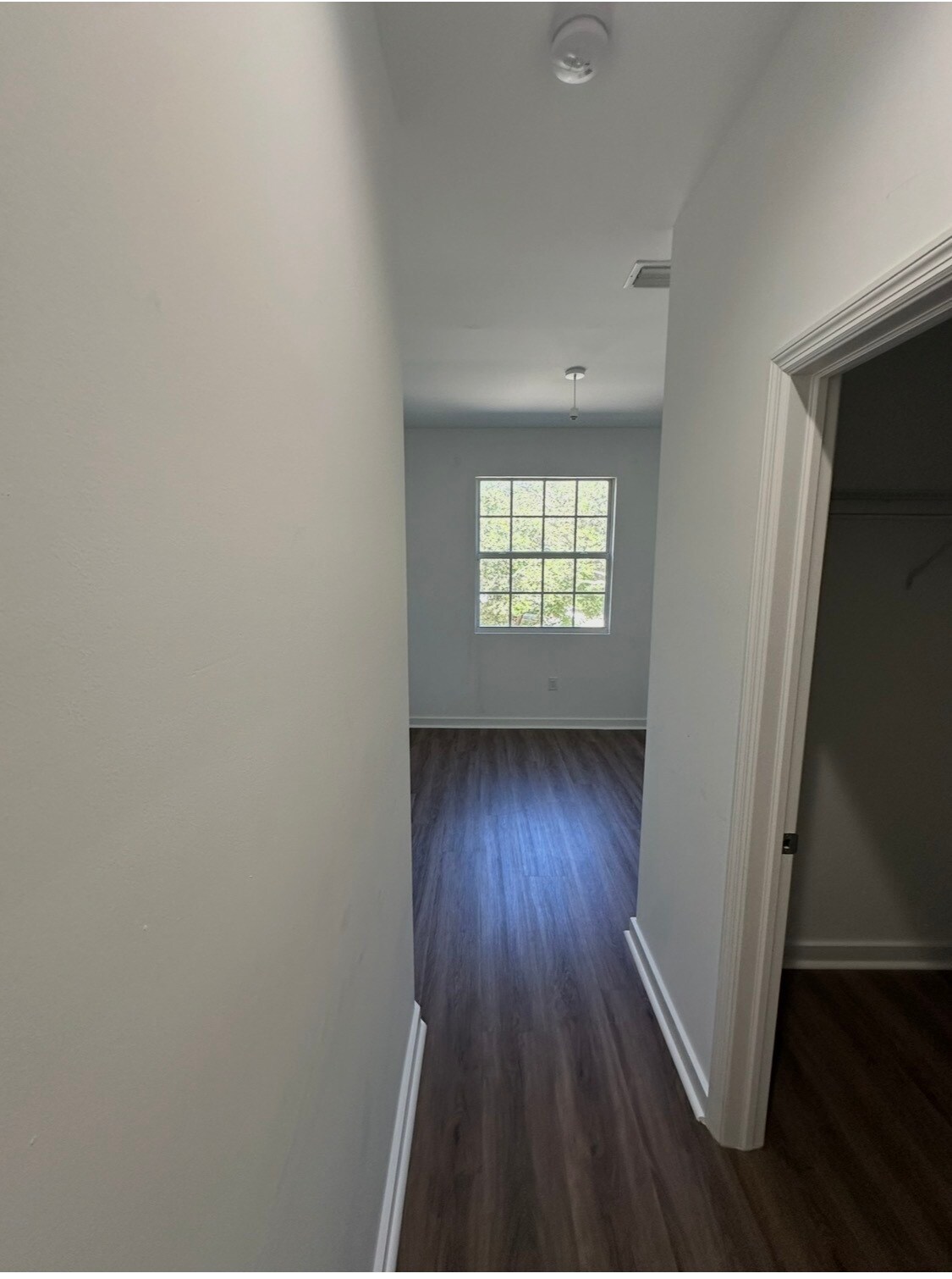 Building Photo - 1060 Crystal Way