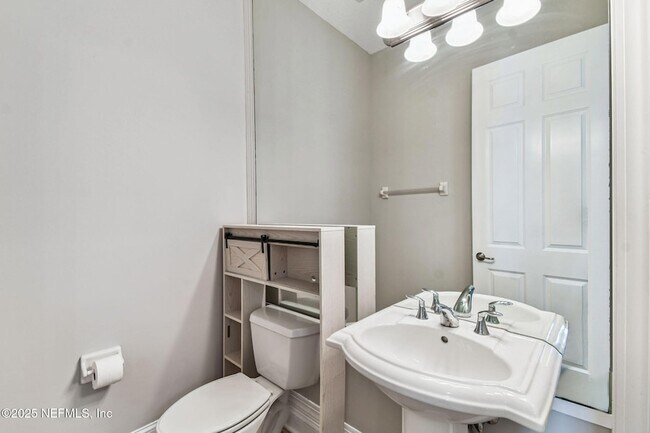 Building Photo - 263 Stonewell Dr