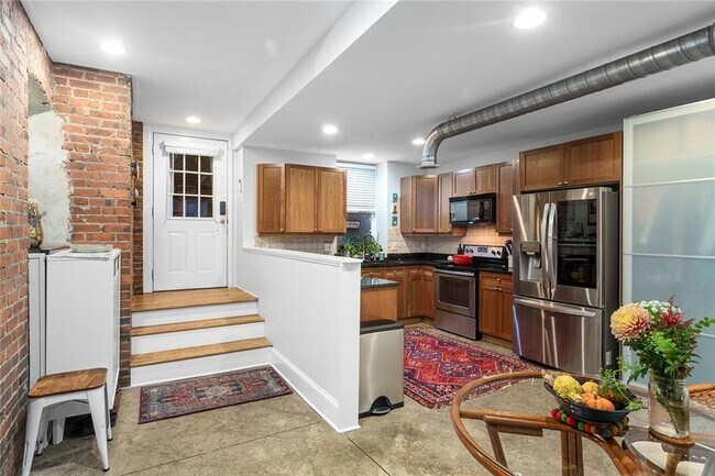 Building Photo - 616 N Highland Ave NE