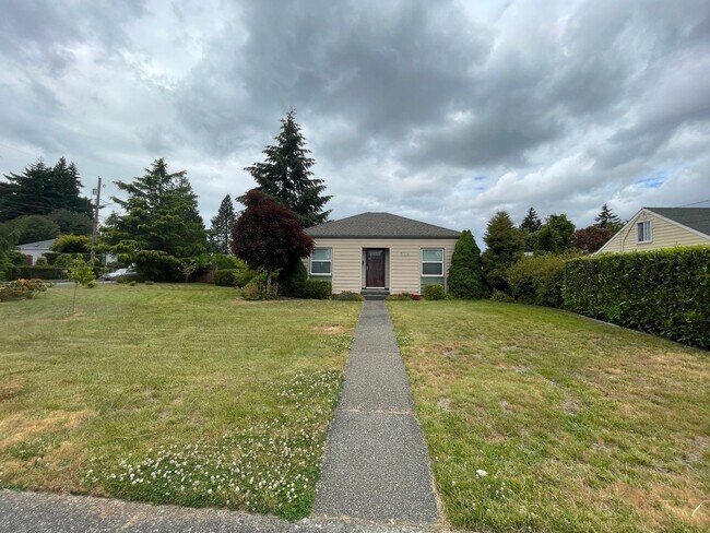 Building Photo - Beautiful 2 Bedroom Home on Spacious Corner Lot