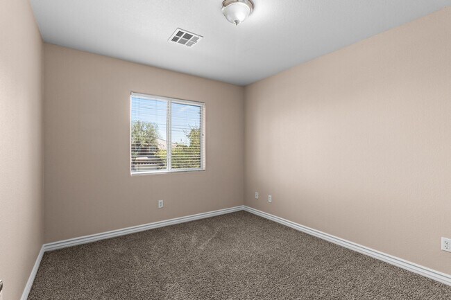 Building Photo - NW!! GATED!! Playground!!!Low maintenance ...