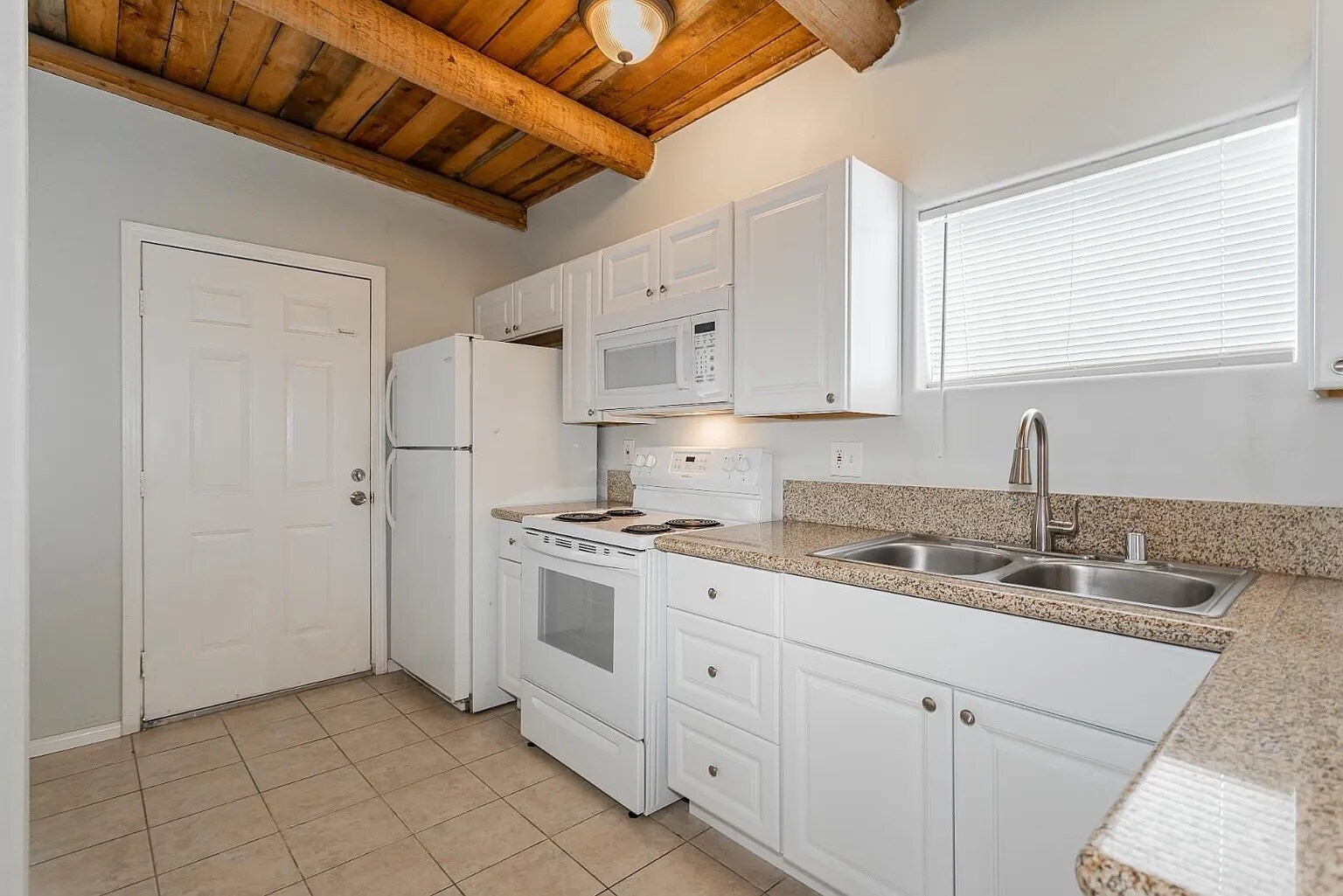 Building Photo - 1960 E Ambush St