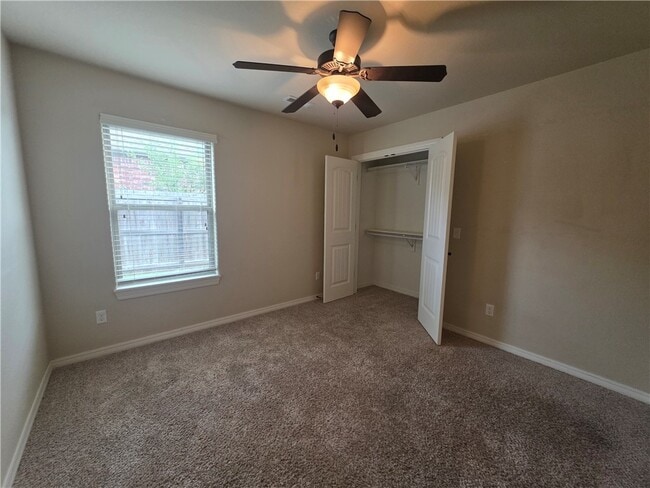 Building Photo - 3072 N Autumn Rose Ave