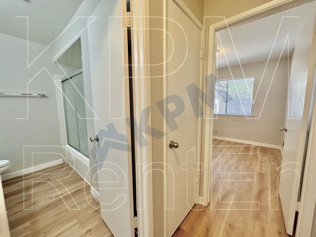 Building Photo - 5530 Fox Sparrow Ct