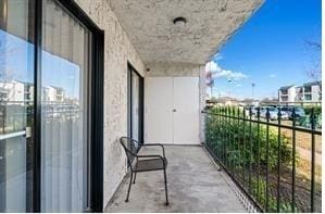 Building Photo - 2832 S Bartell Dr