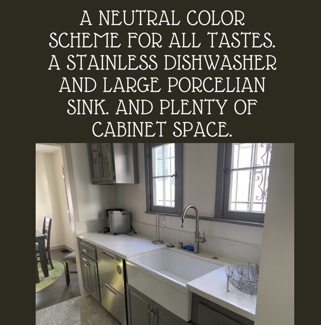 Building Photo - 2568 N Beachwood Dr