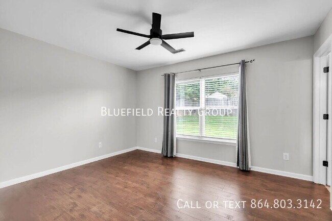 Building Photo - 621 Branch View Dr