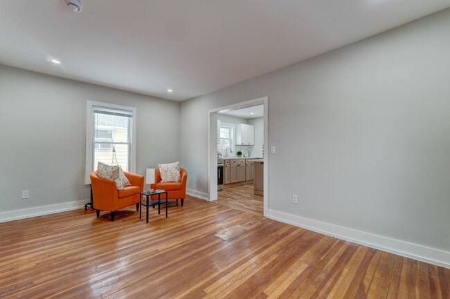 Building Photo - Newly Renovated Single Family available Now!