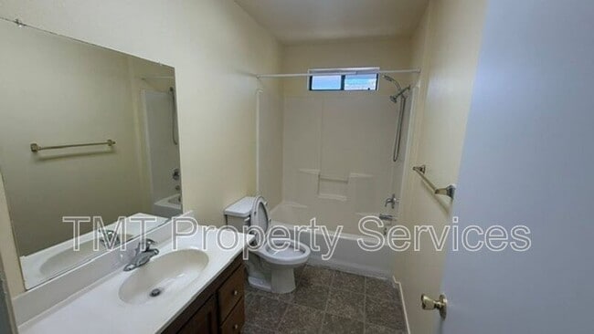 Building Photo - 535 Sims Ave