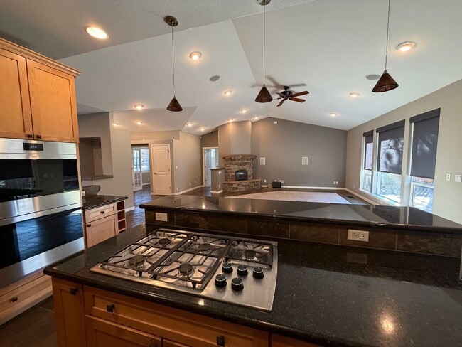 Building Photo - 1199 Manzanita Ln