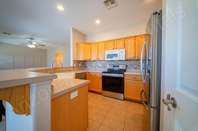 Building Photo - 2085 Alan Ladd Dr