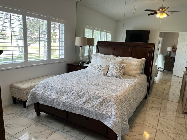 Building Photo - 21105 Vía Solano