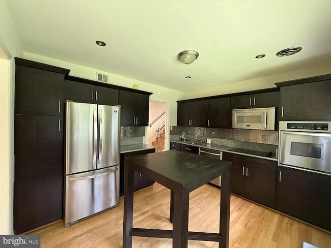 Building Photo - 9209 E Parkhill Dr