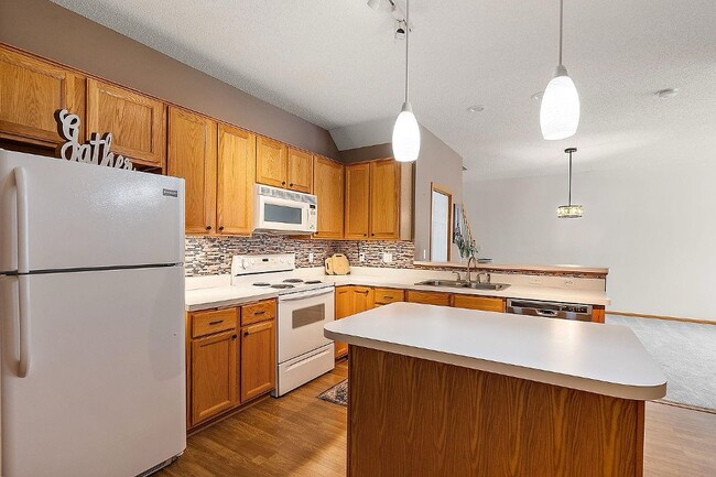 Building Photo - 9649 Alvarado Ln N