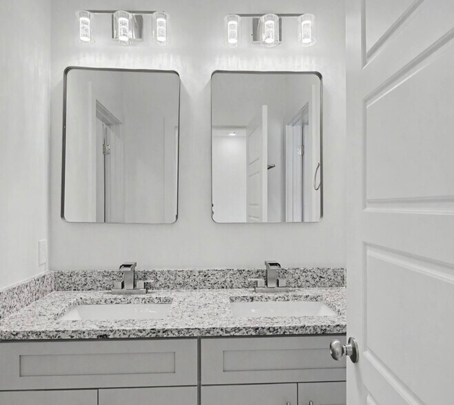 Building Photo - 2140 18th Ave N