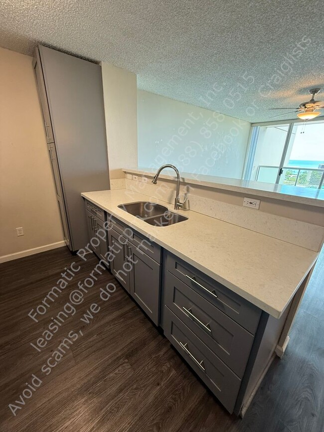 Building Photo - Live, Work & Play in the Heart of Honolulu...